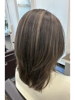 ミーツ 牧港店(mits)&nbsp;ミディアムレイヤー×白髪ぼかしハイライト