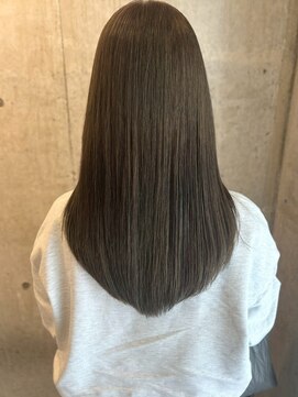 ロッカヘアエジェ(ROCCA hair eje.) オリーブグレー滑らかロングストレート