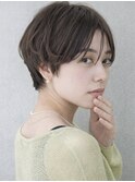 前髪長め 丸み 手入れ簡単 マッシュショート ヘアスタイル