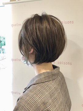 キャトルセゾン(quatre saisons) 切りっぱなしチョイ前下がりボブ×ビターアッシュ