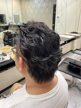 レヴィア(Revia) ナチュラルパーマ　オールバック