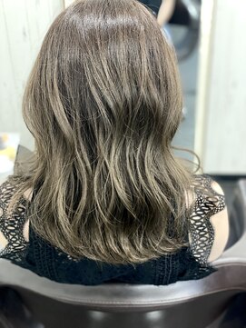 ジル(JiL) 赤みを削ったマットアッシュカラー