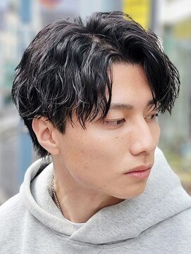 フィフス(fifth) スーツ黒髪ツイストスパイラルパーマコンマヘアセンターパート