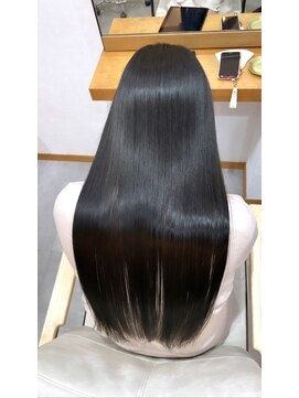 キヌ(Kinu) 【うねり改善】ナチュラルストレートヘア