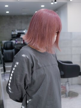 スラップス(SLAPS.) ハイトーン　切りっぱなしボブ　ピンク
