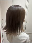 【オリーブベージュ×外はねボブ】