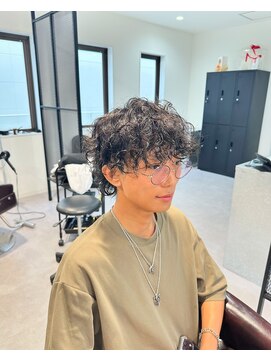 カルロイースタイル(CARLO e-style) 波巻きツイストスパイラルパーマ刈り上げマッシュツーブロック