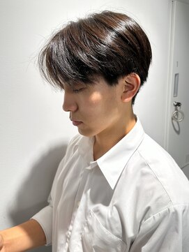 トリッカ シブヤ(TRICCA SHIBUYA) センターパート刈り上げツーブロックナチュラルブラウン渋谷