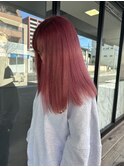 深みレッドでつくる、ツヤ感ストレート