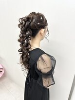 ソリン(Solin')&nbsp;ツイン編みおろしポニー