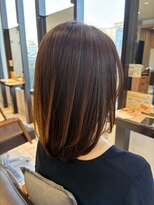 ビビットクアトロ 蓮田店(vivid QUATTRO) ミディアムボブレイヤー(アルカリ酸熱トリートメント)