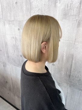 ルミナホワイト(Lumina White) ブロンドヘアー