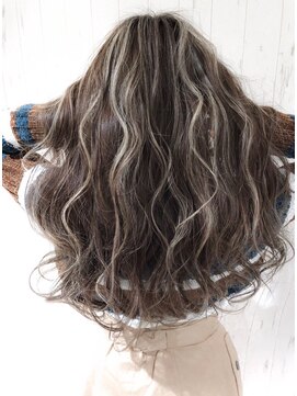 エミュスト(Emuest) 【Emuest心斎橋】エッジハイライト×ヘルシーロングラフウェーブ