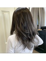 ヴィコロ(vicolo) アッシュグレーバレイヤージュ