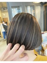 クルミ(kurumi)&nbsp;ダブルハイライトカラーとミニボブ