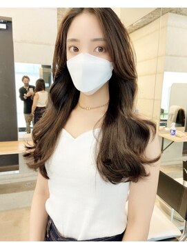 フォンズ(FONS) 小顔に見せるオルチャンヘア 流れる顔まわり シアーブラウン