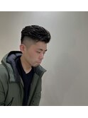 カジュアルなオールバックスタイル