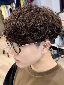 ウェイビーエフティフィフス 横浜西口(WAVEY ft.fifth) 波巻きスパイラルパーマメンズマッシュツーブロックメンズパーマ