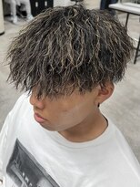 イーラ(era) メッシュマッシュ刈り上げツイストスパイラルパーマ眉毛