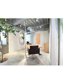 マンツーマンのスタイルが人気の秘密◎美容歴20年の毛髪診断士が髪と頭皮のお悩みに徹底的に向き合います！