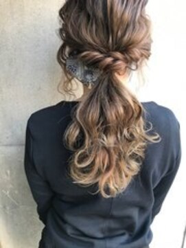 トランク(TRUNK) ゆる巻きローポニー