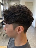 波巻きスパイラルパーマツイストパーマメンズセンターパート緩め