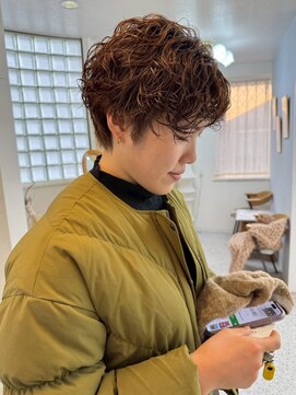 ロマーリ(LOMARLIE) ショートパーマ30代40代50代ニュアンスパーマブラウンカラー