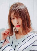 切りっぱなし外はねボブ