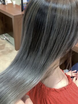 ダブル アンダーバー サロン(W_SALON) 【W_SALON 河原町】グレージュ/大人綺麗/艶髪