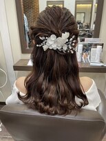 ヘアーアンドメイク ビス(HAIR&MAKE bis) ハーフアップアレンジ【西尾瑠華】
