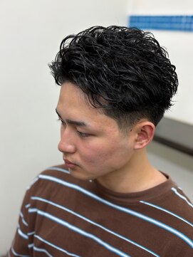 男髪製作所 すぎもと フェザーパーマ/サーフカール/刈り上げセンターパート/シャギー