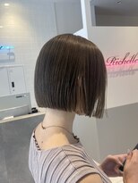 フラミューム 静岡(flammeum) 【 ぱつっとボブ × グレージュ 】