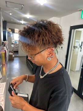 メンズサロン キング 梅田店(Men’s salon K!ng) ホワイトメッシュ/ツイスト/ツイスパ/パーマ/メンズ/眉毛