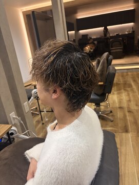 アフィネ ヘアライフデザイン(Affiner HAIR LIFE DESIGN) 波打つ質感、ラフにキマるサーフスタイル