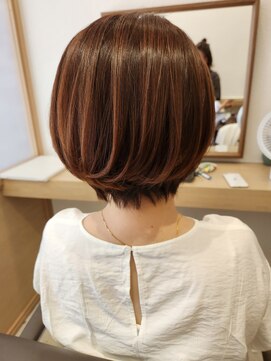 ソレイユ ホワイト(SOLEIL white) ◇落ち着きある大人ショートボブ◇