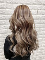 ファミリア(familiar)&nbsp;プラチナベージュ　6Dエクステハイライト