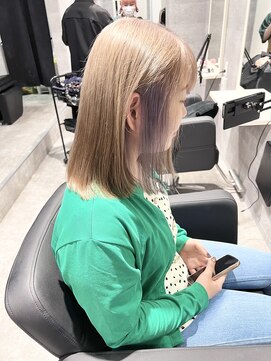 アンダーバーホワイト 栄店(_WHITE) ミルクティーベージュ×インナーラベンダー