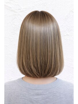 フー(Huu) 大人の白髪ぼかし、ツヤボブ