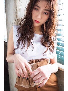 ヘアデザイン ソラ(Sola) 夏スタイル：無造作ルーズウェーブロング×ハイトーンブラウン