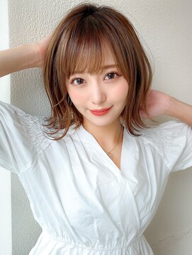 アフロート ディル(AFLOAT D'L) 大人かわいい 外ハネミディアム 透け感 流し前髪 カーキベージュ