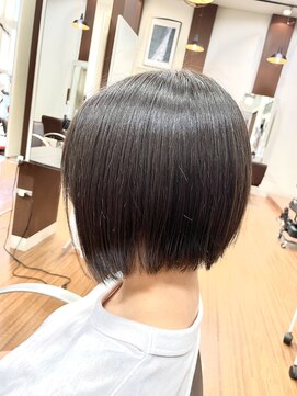 パリスボード(Paris bord) 前下がりショートボブ