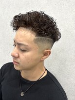 縁 ハナレ(en 870)&nbsp;スキンフェード　ナチュラルパーマ　クセ毛風