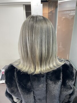 アイズ 本厚木(AIZU) ホワイトベージュ/シャドウルーツバレイヤージュ