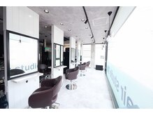 ヘアースタジオ ミツル(hair studio 326)の雰囲気（落ち着いた色合いの店内。キッズスペースあり★【共有スペース】）