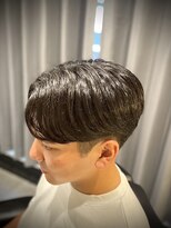 プラウド(PROUD)&nbsp;センターパート毛流れパーマニュアンスパーマ田町シェービング