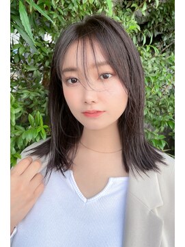 ジールステージ スリー(ZEAL STAGE-3) 20.30.40代似合わせ★外ハネミディアムアッシュシースルーバング