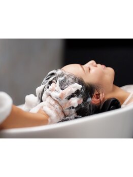 高純度アロマオイルやスパクリームを使ったヘッドマッサージ◎頭皮環境の改善やお顔のむくみもすっきり♪