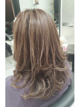 ヘアースタジオ ジェイワン(hair studio J ONE) 30代40代50代60代サファリベージュブリーチオンカラー脱白髪染め