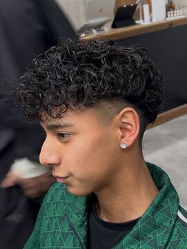 イーラ(era) スペインカール　ツイストスパイラル眉カットメンズパーマ