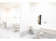 ユニカ オレ(UNIKA ore)の雰囲気(席同士も離れていて、ゆったりお過ごし頂けます)